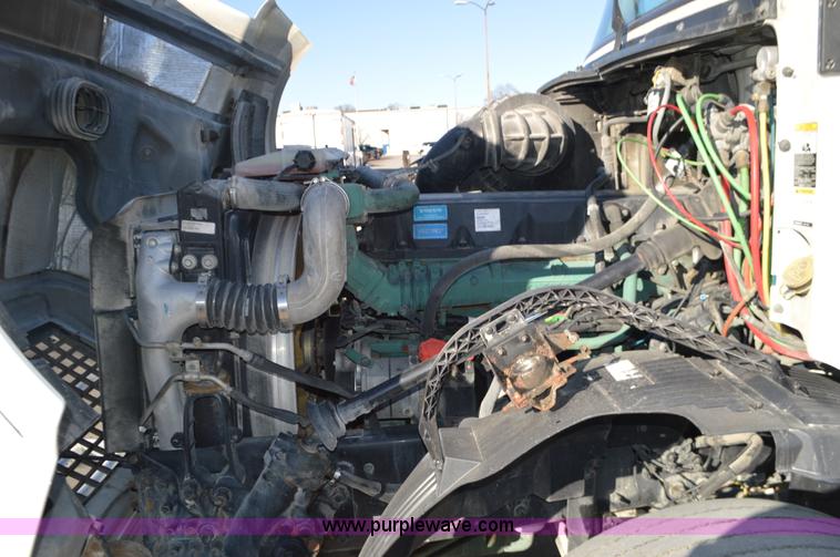 image for item K5372 2010 Volvo VNL semi truck