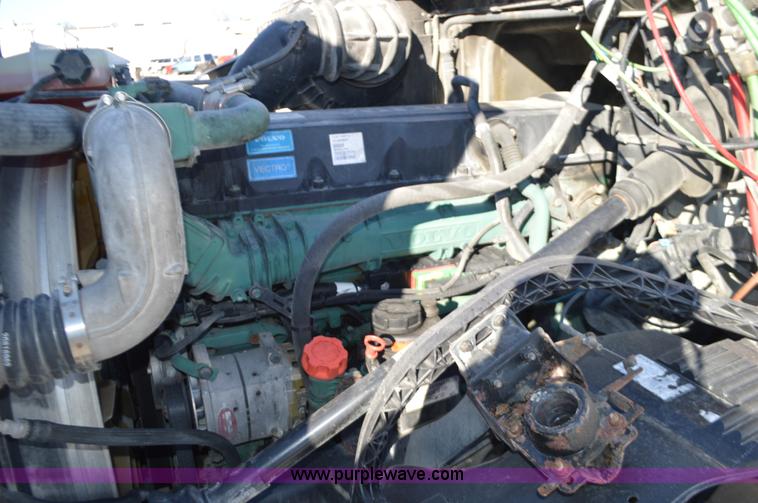 image for item K5372 2010 Volvo VNL semi truck