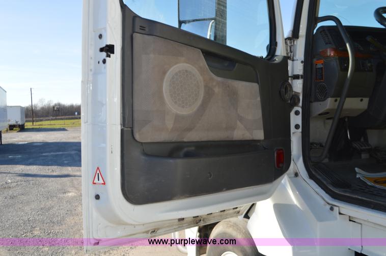 image for item K5372 2010 Volvo VNL semi truck