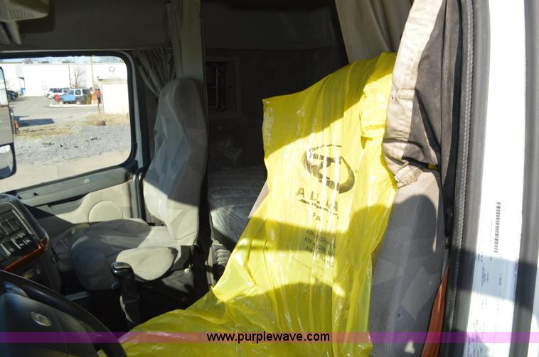 image for item K5372 2010 Volvo VNL semi truck