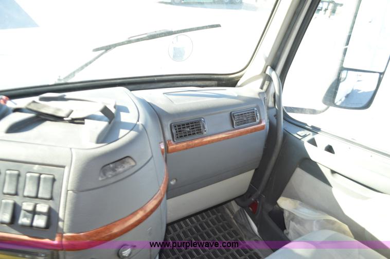 image for item K5372 2010 Volvo VNL semi truck