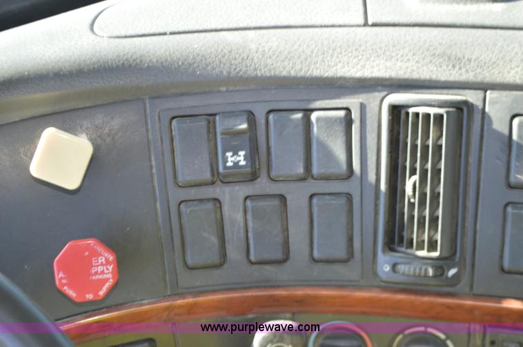 image for item K5372 2010 Volvo VNL semi truck