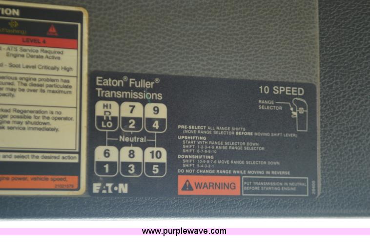 image for item K5372 2010 Volvo VNL semi truck