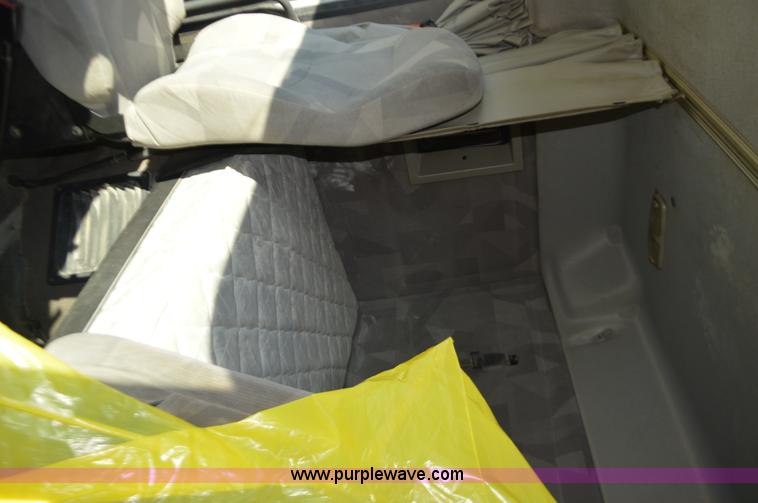 image for item K5372 2010 Volvo VNL semi truck