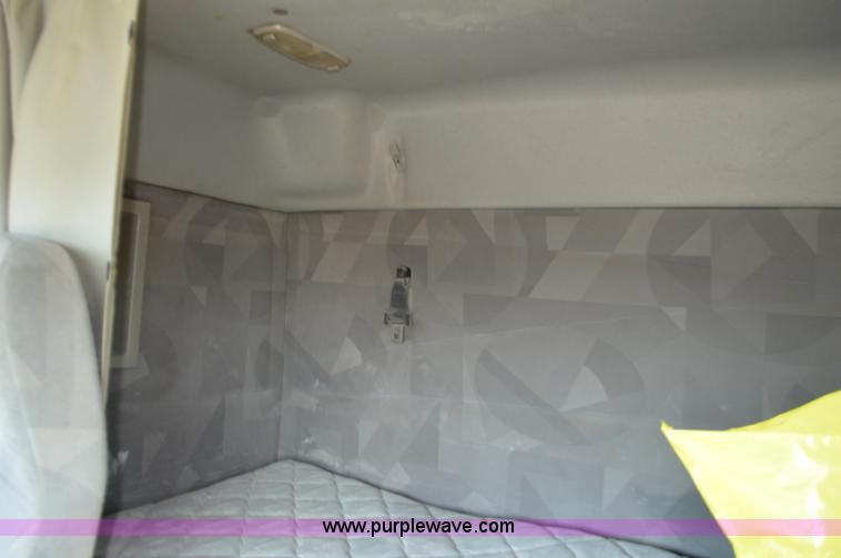 image for item K5372 2010 Volvo VNL semi truck