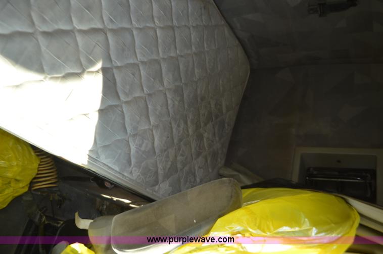 image for item K5372 2010 Volvo VNL semi truck