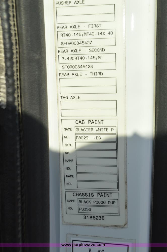 image for item K5372 2010 Volvo VNL semi truck