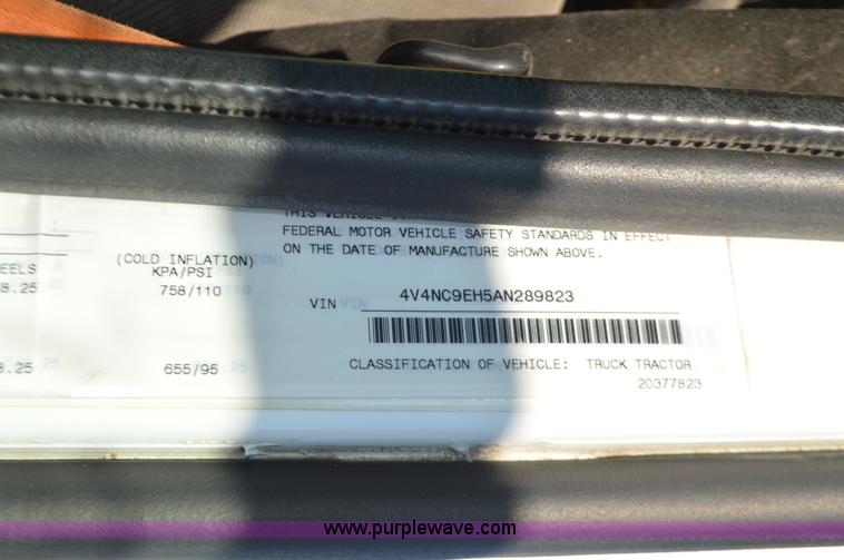 image for item K5372 2010 Volvo VNL semi truck