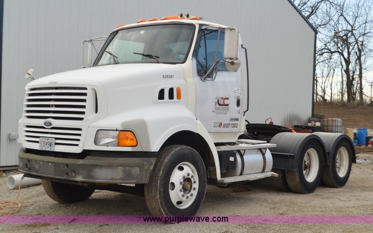 image for item K5394 1997 Ford AT9513 Aeromax 113 semi truck