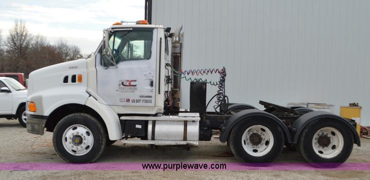 image for item K5394 1997 Ford AT9513 Aeromax 113 semi truck