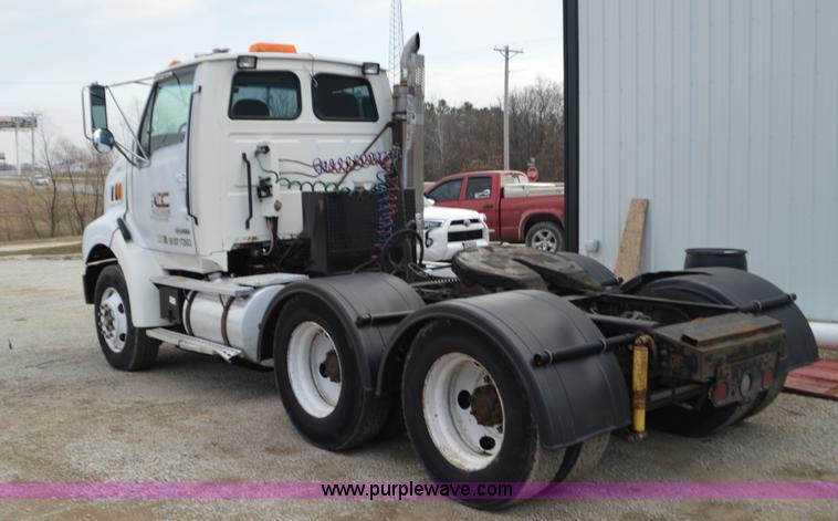 image for item K5394 1997 Ford AT9513 Aeromax 113 semi truck