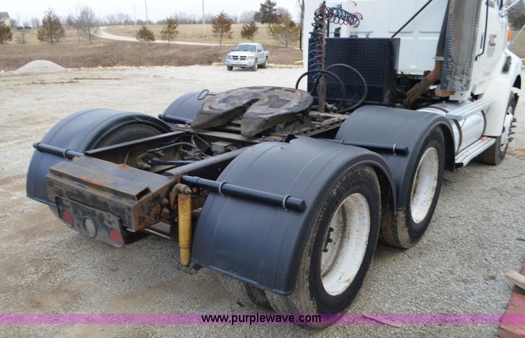 image for item K5394 1997 Ford AT9513 Aeromax 113 semi truck