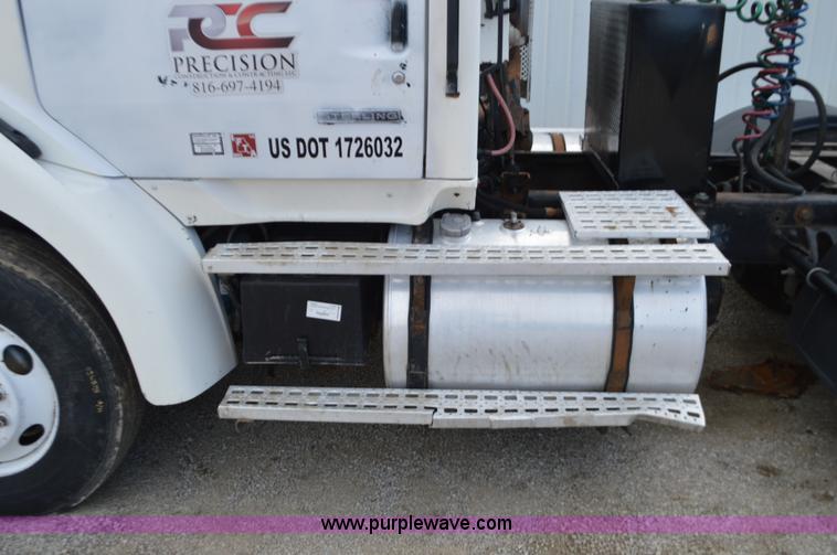 image for item K5394 1997 Ford AT9513 Aeromax 113 semi truck