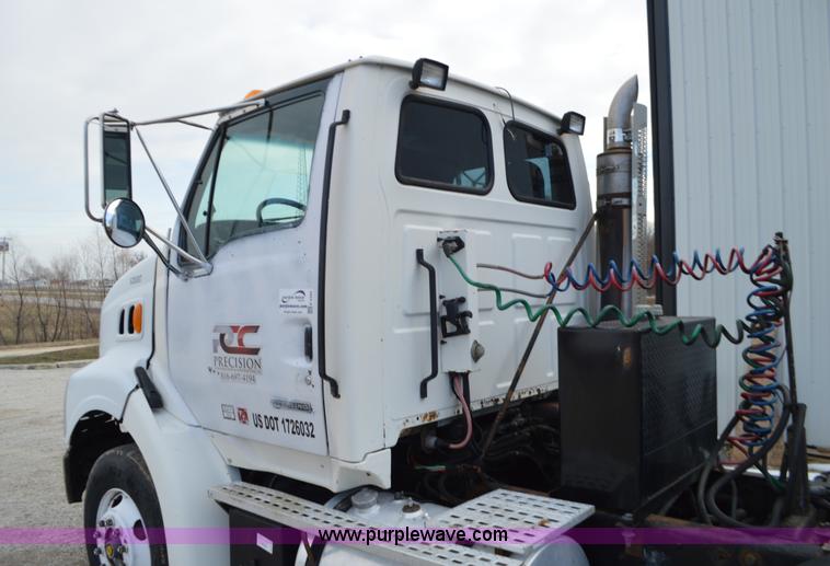 image for item K5394 1997 Ford AT9513 Aeromax 113 semi truck