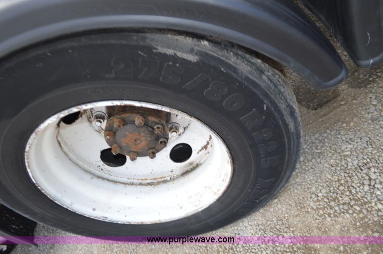 image for item K5394 1997 Ford AT9513 Aeromax 113 semi truck