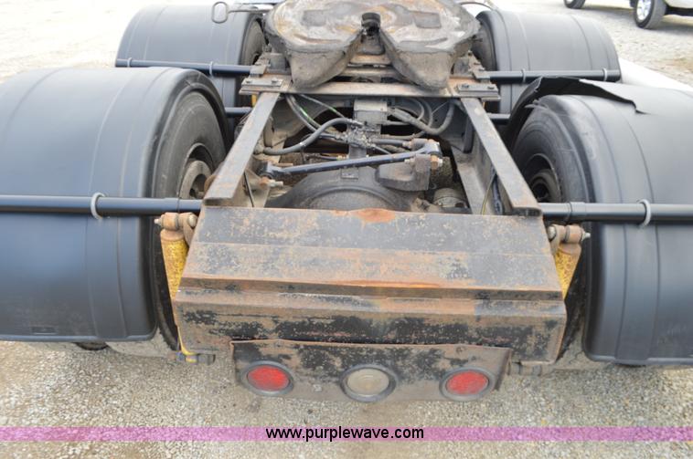 image for item K5394 1997 Ford AT9513 Aeromax 113 semi truck