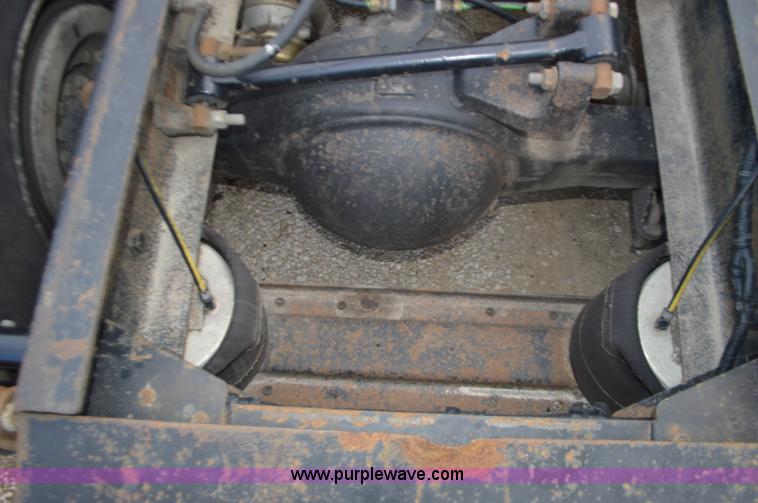 image for item K5394 1997 Ford AT9513 Aeromax 113 semi truck