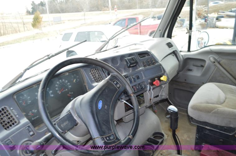 image for item K5394 1997 Ford AT9513 Aeromax 113 semi truck