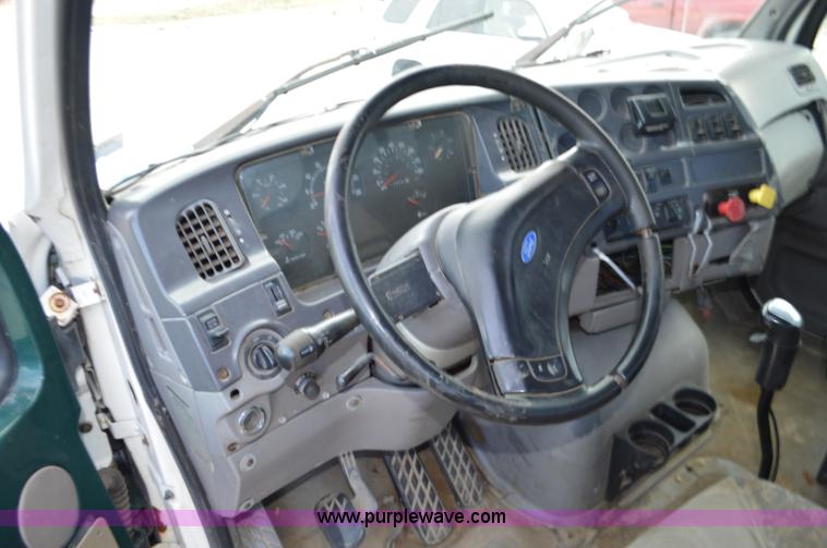 image for item K5394 1997 Ford AT9513 Aeromax 113 semi truck