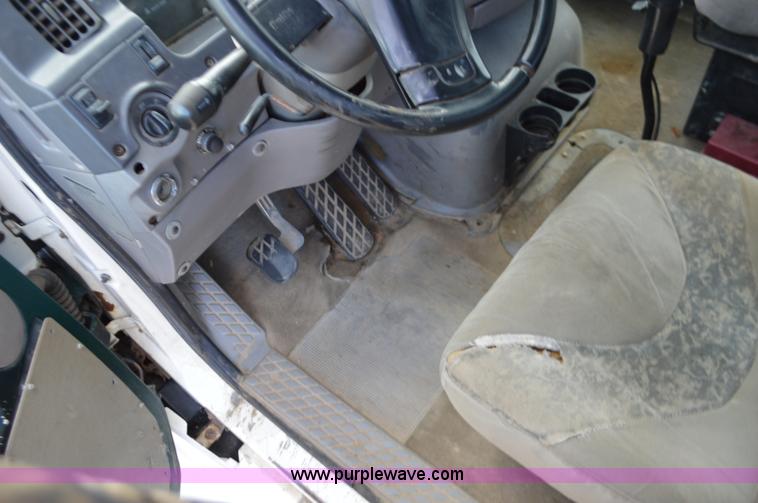 image for item K5394 1997 Ford AT9513 Aeromax 113 semi truck