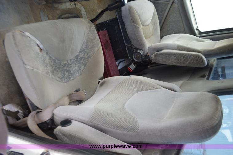 image for item K5394 1997 Ford AT9513 Aeromax 113 semi truck