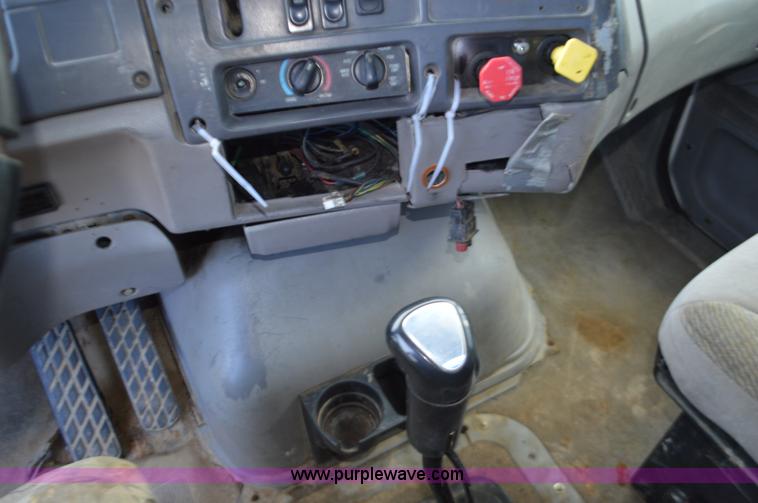 image for item K5394 1997 Ford AT9513 Aeromax 113 semi truck