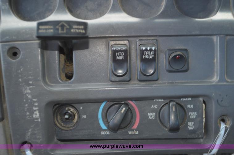 image for item K5394 1997 Ford AT9513 Aeromax 113 semi truck