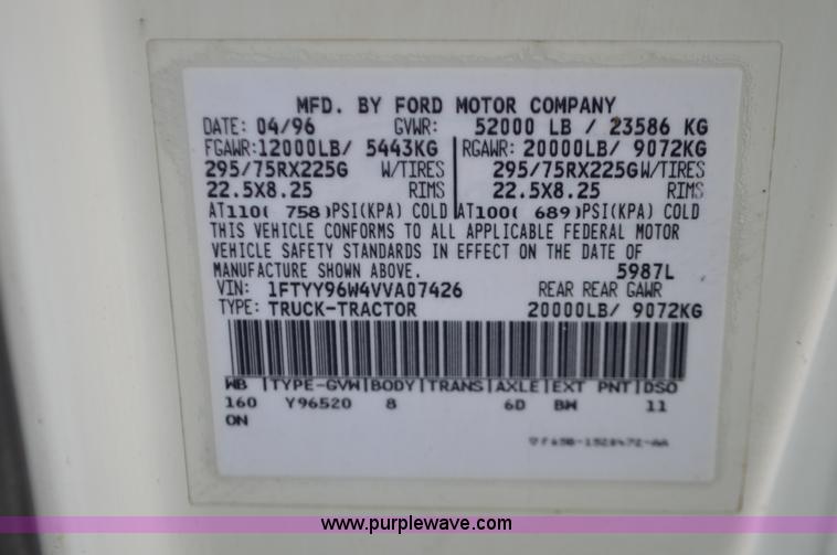 image for item K5394 1997 Ford AT9513 Aeromax 113 semi truck