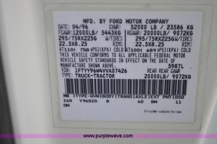 image for item K5394 1997 Ford AT9513 Aeromax 113 semi truck