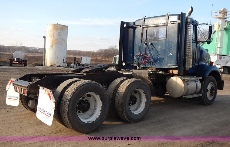 image for item L3604 1994 Kenworth T450B semi truck