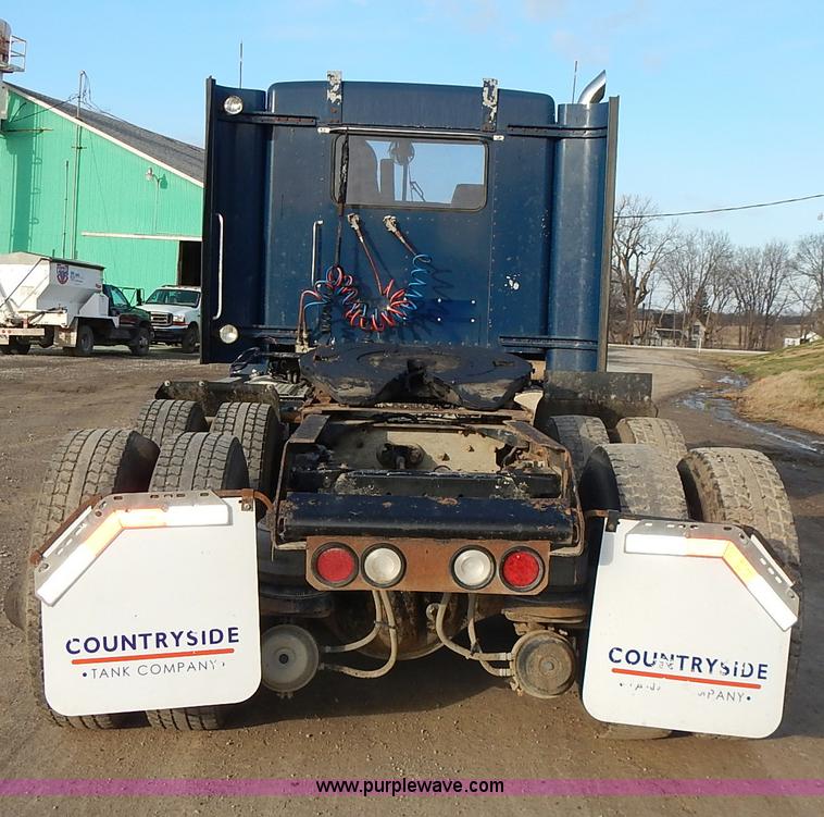 image for item L3604 1994 Kenworth T450B semi truck