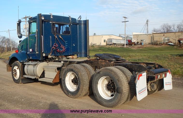 image for item L3604 1994 Kenworth T450B semi truck