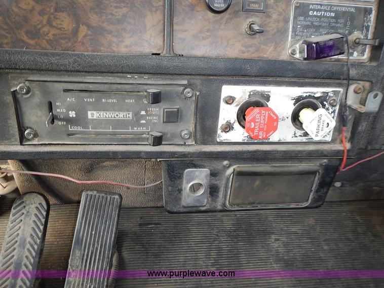 image for item L3604 1994 Kenworth T450B semi truck