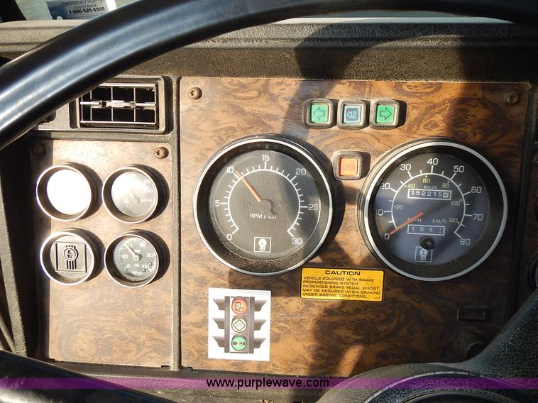 image for item L3604 1994 Kenworth T450B semi truck