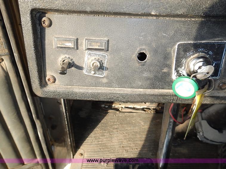 image for item L3604 1994 Kenworth T450B semi truck