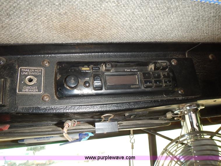 image for item L3604 1994 Kenworth T450B semi truck