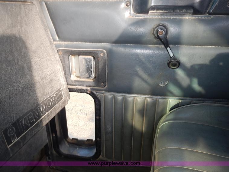 image for item L3604 1994 Kenworth T450B semi truck