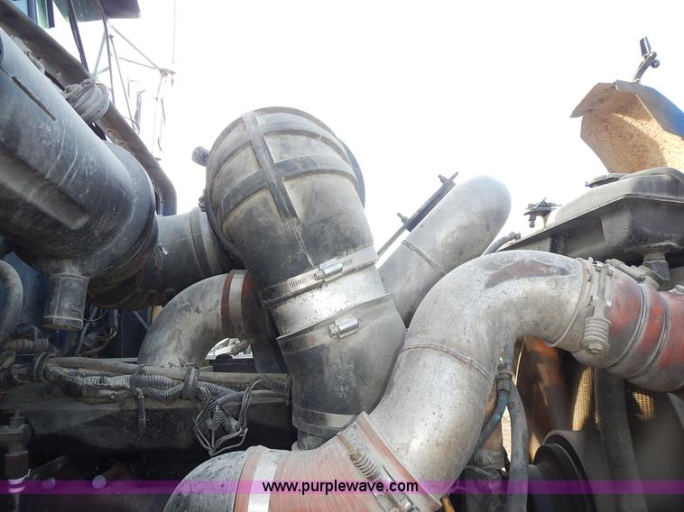 image for item L3604 1994 Kenworth T450B semi truck