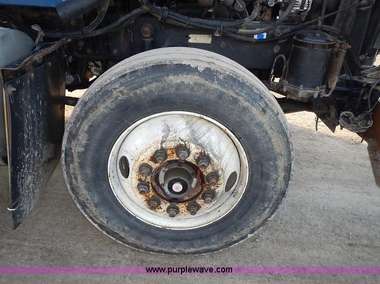 image for item L3604 1994 Kenworth T450B semi truck