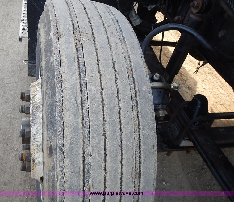 image for item L3604 1994 Kenworth T450B semi truck