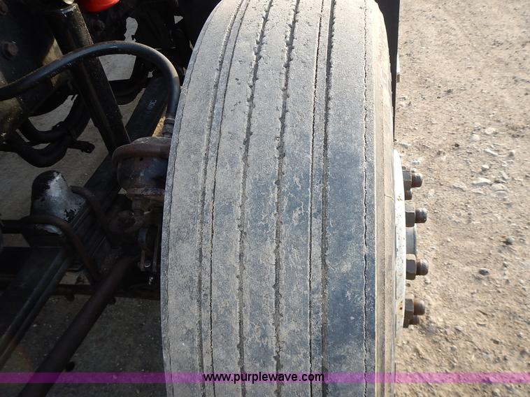 image for item L3604 1994 Kenworth T450B semi truck