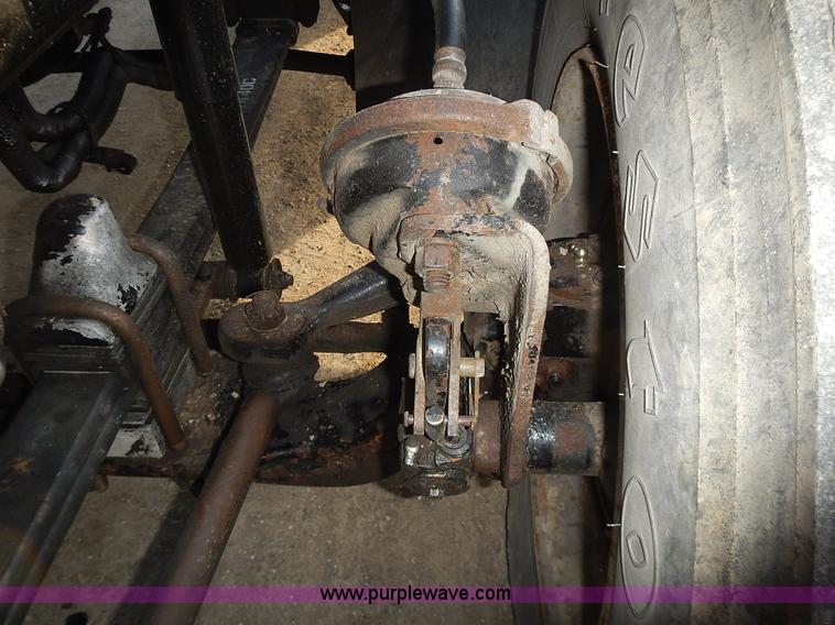 image for item L3604 1994 Kenworth T450B semi truck