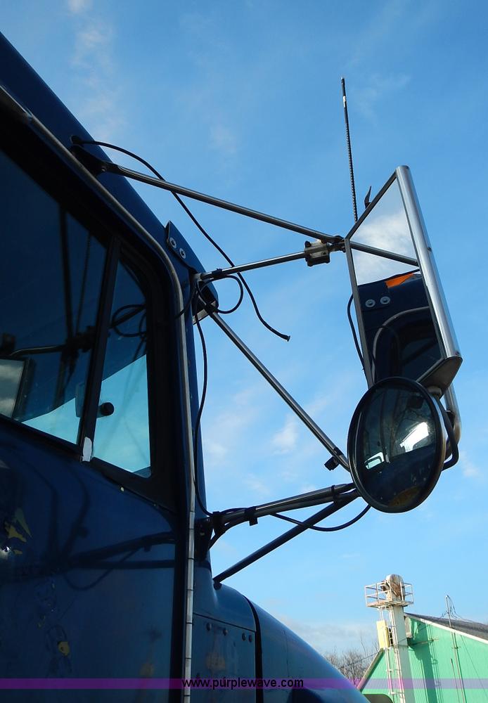 image for item L3604 1994 Kenworth T450B semi truck