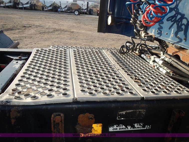 image for item L3604 1994 Kenworth T450B semi truck