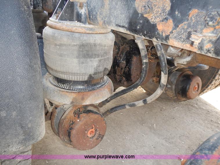 image for item L3604 1994 Kenworth T450B semi truck