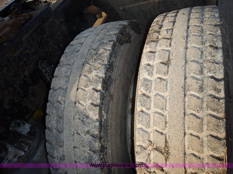 image for item L3604 1994 Kenworth T450B semi truck