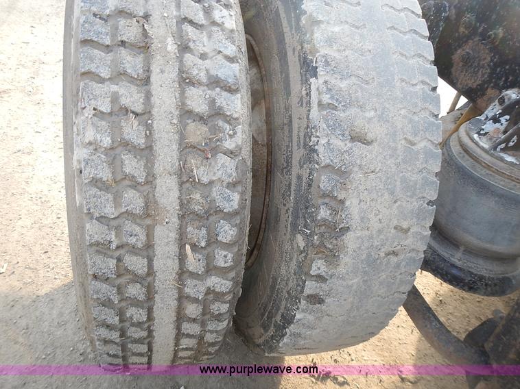 image for item L3604 1994 Kenworth T450B semi truck