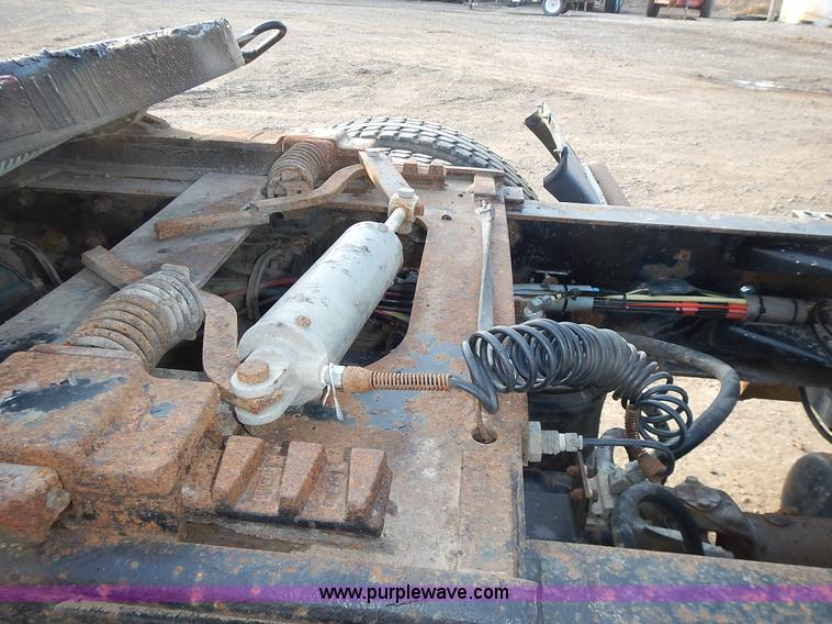 image for item L3604 1994 Kenworth T450B semi truck