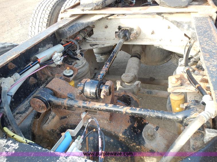 image for item L3604 1994 Kenworth T450B semi truck