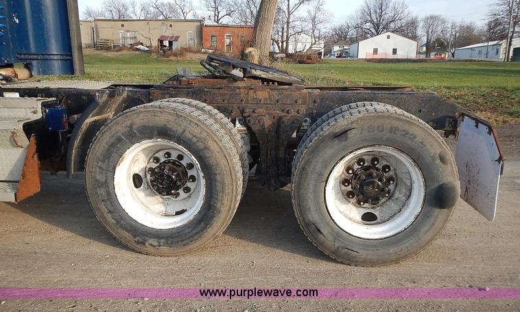 image for item L3604 1994 Kenworth T450B semi truck